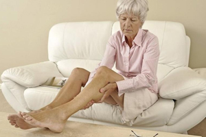 Điều trị suy giãn tĩnh mạch cho người cao tuổi